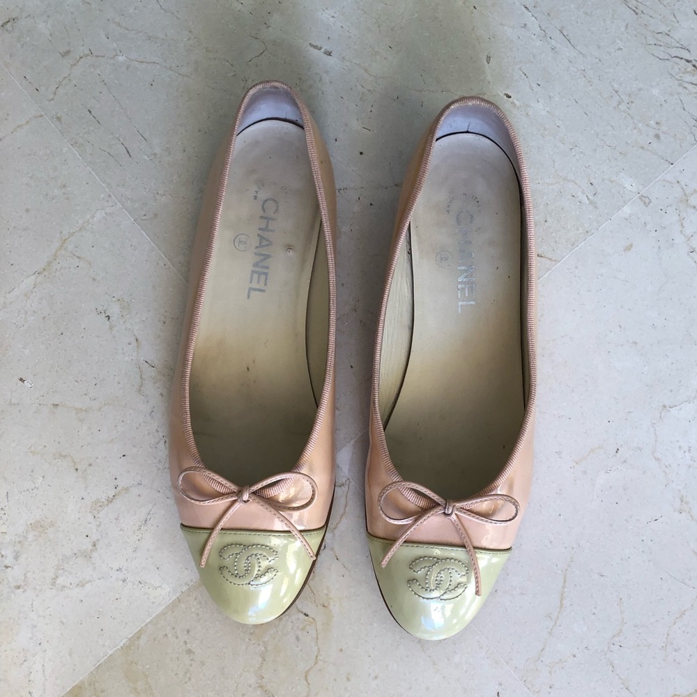 CHANEL Pink and Beige Two-Toned Patent Leather Ballet Flats - Size 40